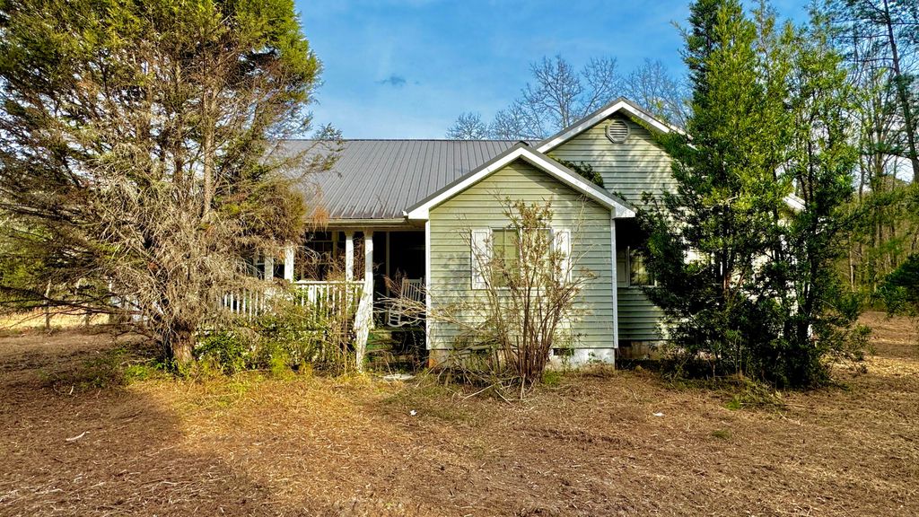 Image 5 of property listing at 1735 Highway 15, Saint George, SC 29477