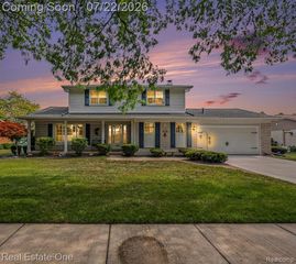 1524 3 Lakes Drive, Troy, MI 48085