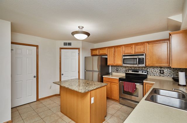 601 Orchard Hills Drive 8011, Norwalk, IA 50211