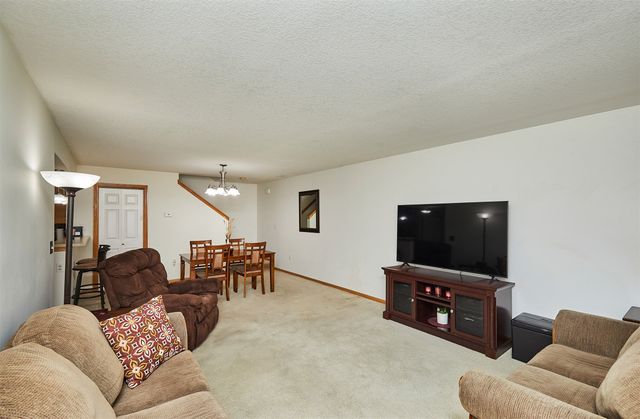 601 Orchard Hills Drive 8011, Norwalk, IA 50211