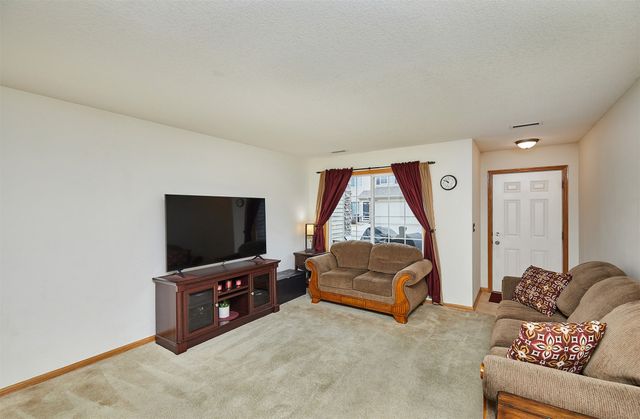 601 Orchard Hills Drive 8011, Norwalk, IA 50211