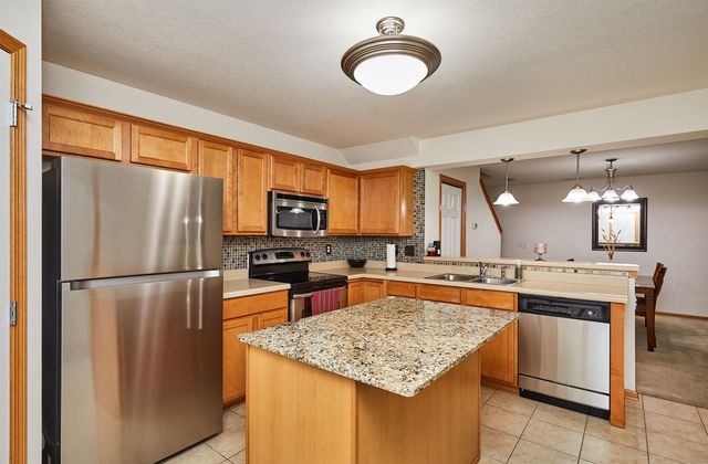 601 Orchard Hills Drive 8011, Norwalk, IA 50211