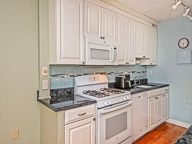 1160 Bower Hill Rd 506A, Mt Lebanon, PA 15243