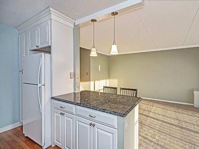 1160 Bower Hill Rd 506A, Mt Lebanon, PA 15243