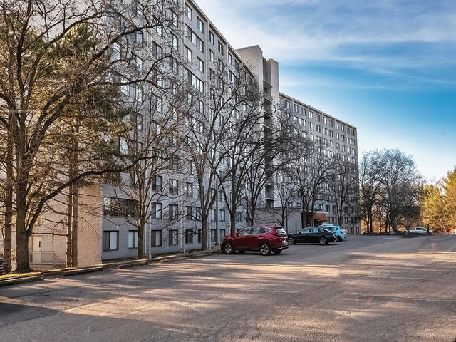 1160 Bower Hill Rd 506A, Mt Lebanon, PA 15243