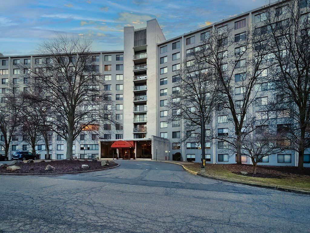 1160 Bower Hill Rd 506A, Mt Lebanon, PA 15243