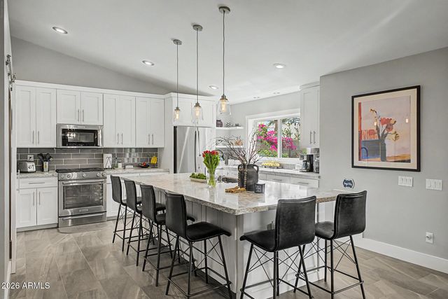 6939 W Robin Lane, Glendale, AZ 85310