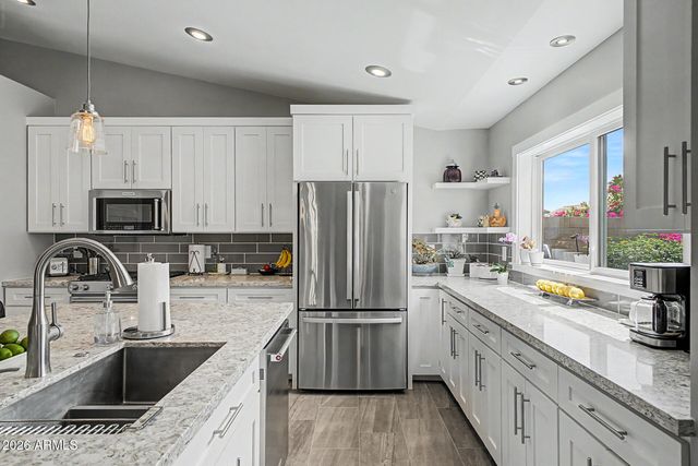 6939 W Robin Lane, Glendale, AZ 85310