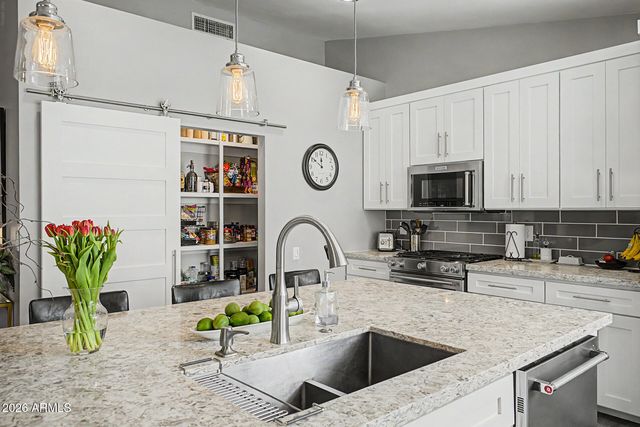 6939 W Robin Lane, Glendale, AZ 85310