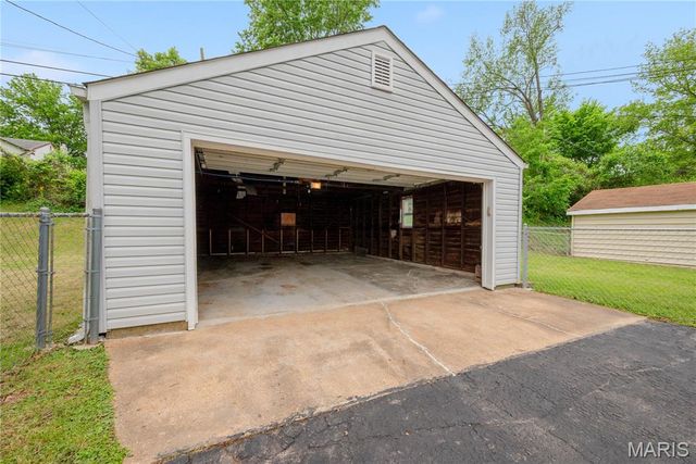 7912 Monroe Drive, St Louis, MO 63133