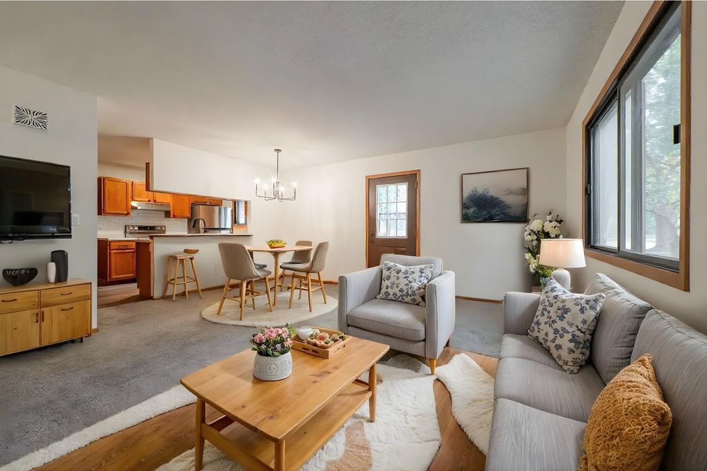 1281 Greenbriar Court 5, White Bear Lake, MN 55110