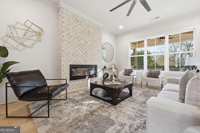 318 Vinings Walk NW, Gainesville, GA 30501