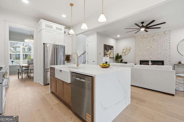 318 Vinings Walk NW, Gainesville, GA 30501