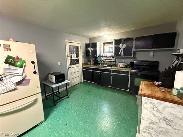 140 School Street, Elyria, OH 44035