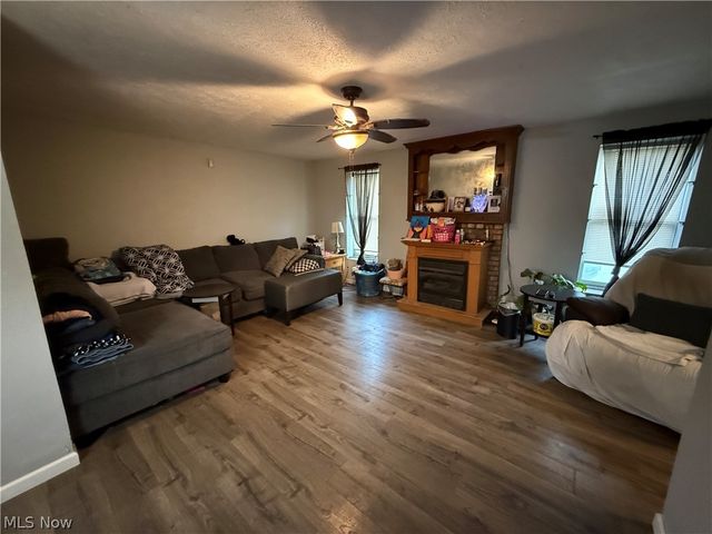 140 School Street, Elyria, OH 44035