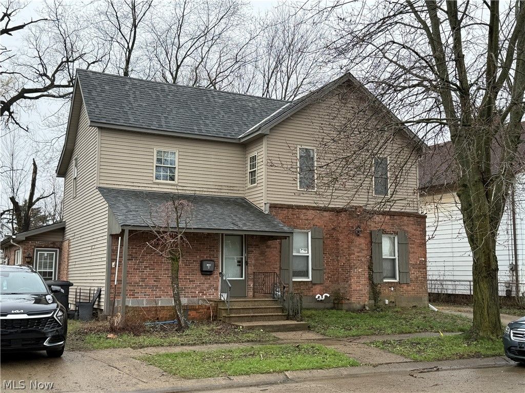 140 School Street, Elyria, OH 44035
