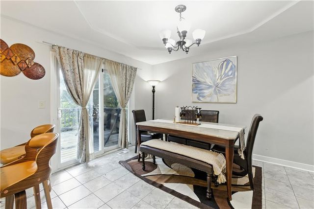 915 NW 63rd Street, Kansas City, MO 64118