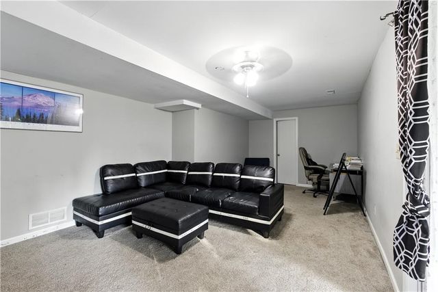 915 NW 63rd Street, Kansas City, MO 64118