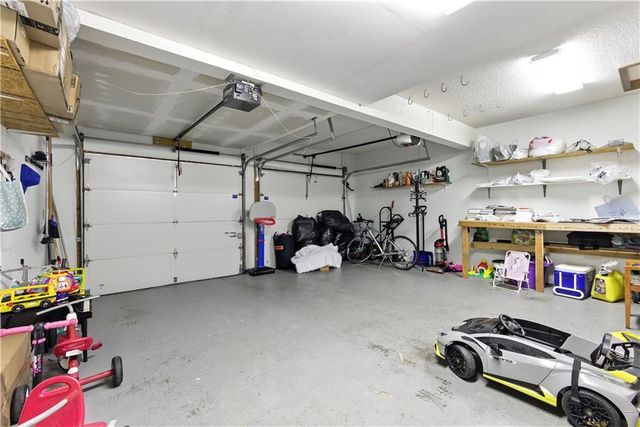 915 NW 63rd Street, Kansas City, MO 64118