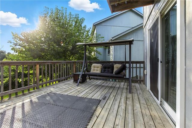 915 NW 63rd Street, Kansas City, MO 64118