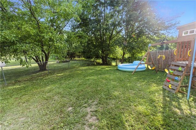 915 NW 63rd Street, Kansas City, MO 64118