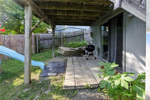 915 NW 63rd Street, Kansas City, MO 64118