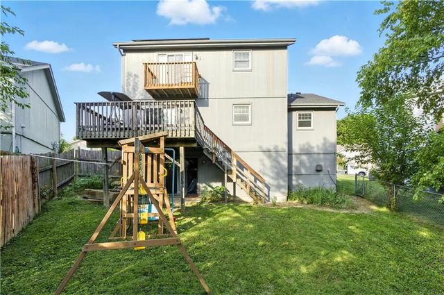 915 NW 63rd Street, Kansas City, MO 64118