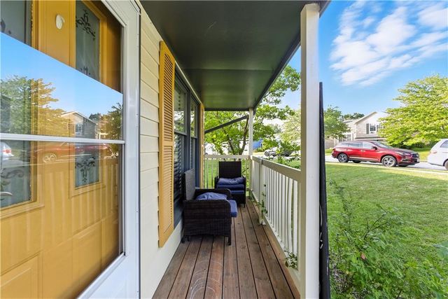 915 NW 63rd Street, Kansas City, MO 64118