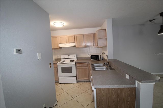8801 LATREC AVENUE 8105, Orlando, FL 32819