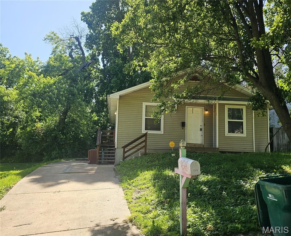 716 Bell Avenue, Webster Groves, MO 63119