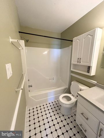 15 RED BARBERRY DR, Etters, PA 17319