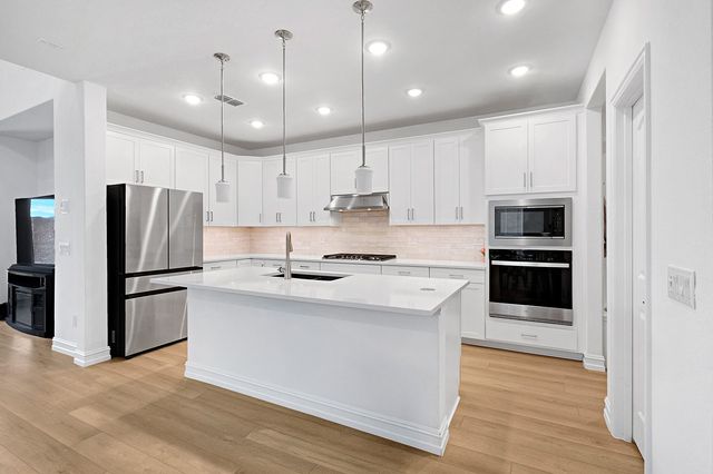 413 Breeds Hill Road, Little Elm, TX 75068
