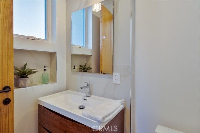 2212 Gates Avenue B, Redondo Beach, CA 90278