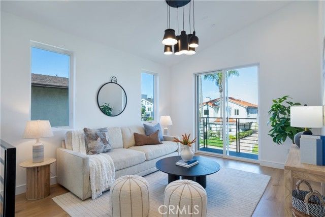 2212 Gates Avenue B, Redondo Beach, CA 90278