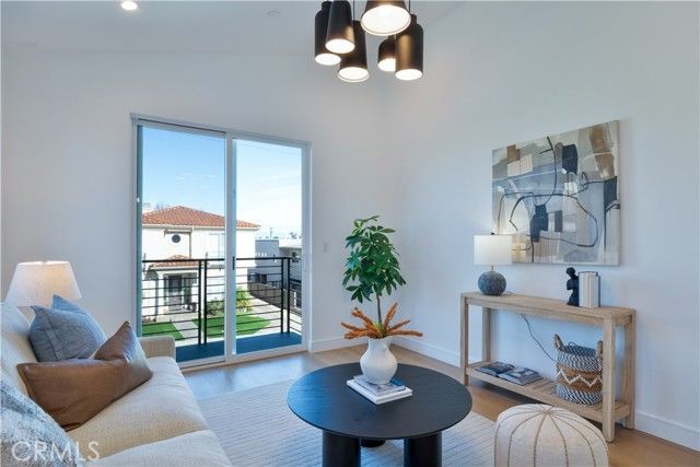 2212 Gates Avenue B, Redondo Beach, CA 90278