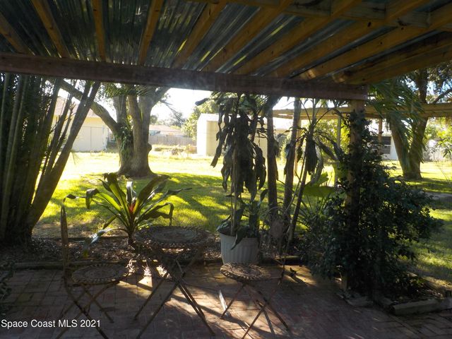 520 Avondale Road NE, Palm Bay, FL 32907