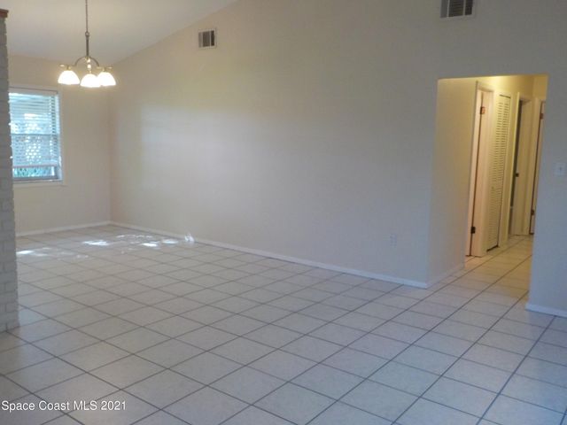 520 Avondale Road NE, Palm Bay, FL 32907