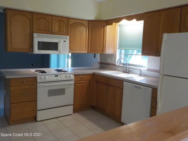 520 Avondale Road NE, Palm Bay, FL 32907