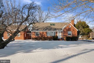 1688 CHAIN BRIDGE RD, Mclean, VA 22101