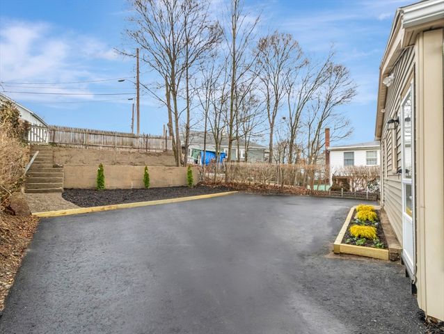 185 Colburn St 185, Dedham, MA 02026