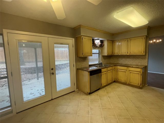 1807 Chittam Drive, Euless, TX 76039