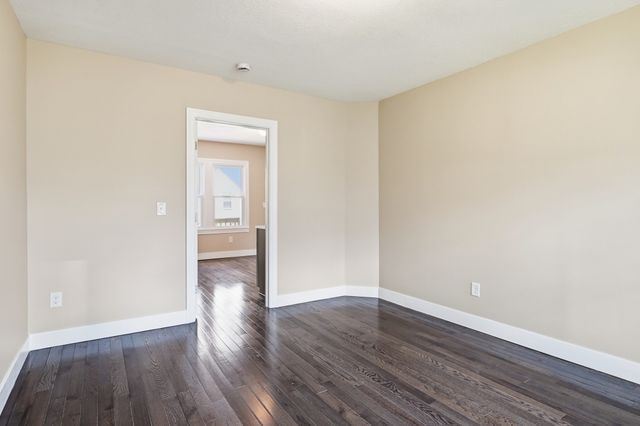 53 Devens St, Springfield, MA 01151