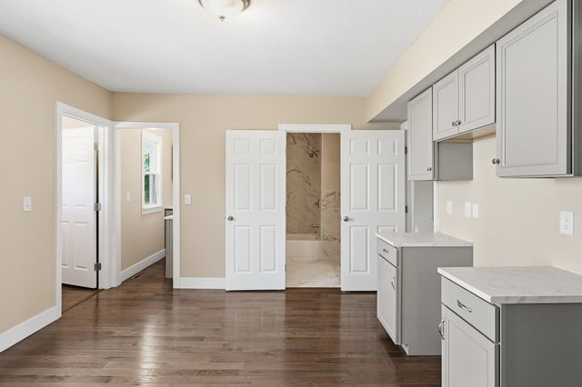 53 Devens St, Springfield, MA 01151