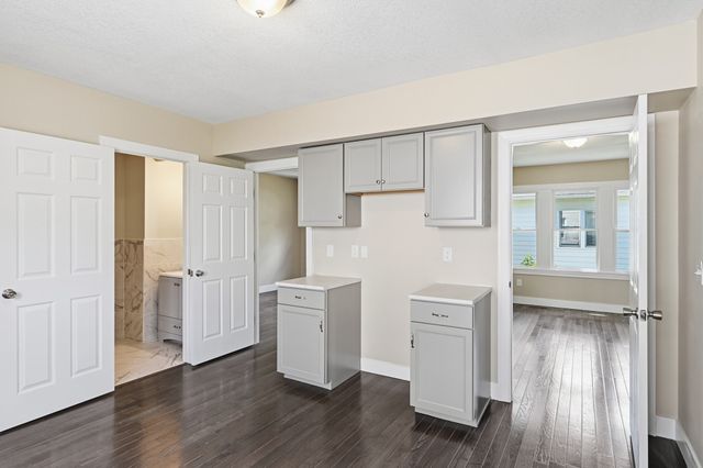 53 Devens St, Springfield, MA 01151