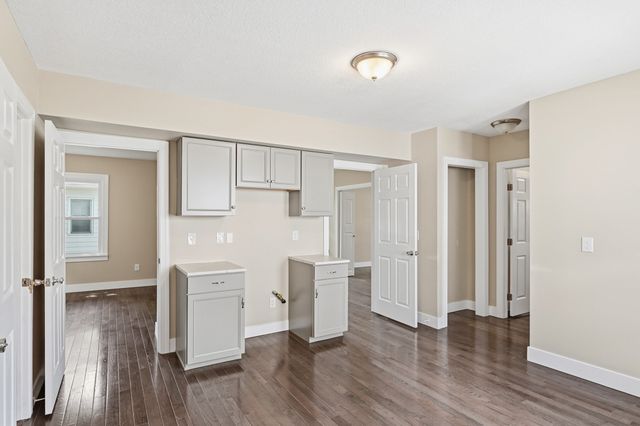 53 Devens St, Springfield, MA 01151