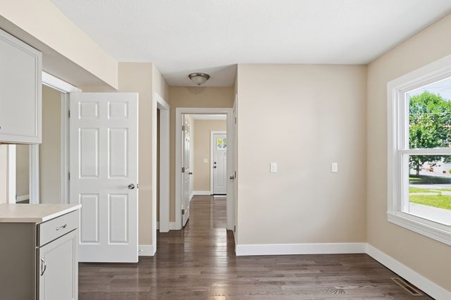 53 Devens St, Springfield, MA 01151