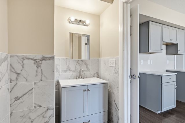53 Devens St, Springfield, MA 01151