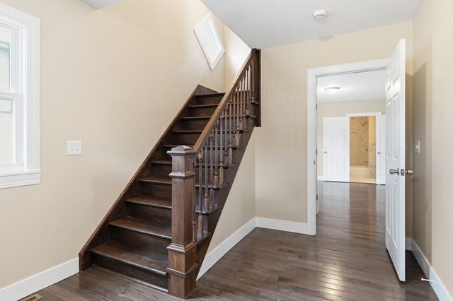 53 Devens St, Springfield, MA 01151