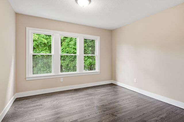 53 Devens St, Springfield, MA 01151