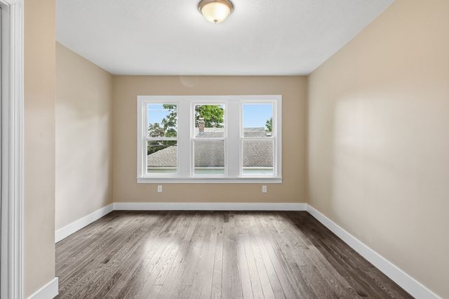 53 Devens St, Springfield, MA 01151